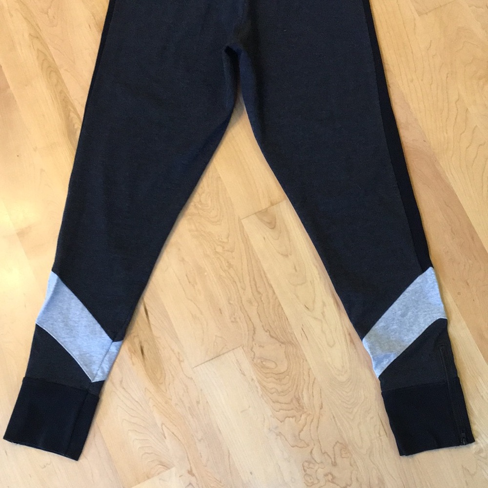 VS PINK Yoga Slim Jogger with Ankle Zip - Picture 10 of 12
